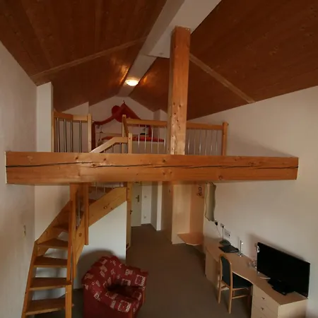 Hotel-cafe Hanfstingl إيغْلِنْغ