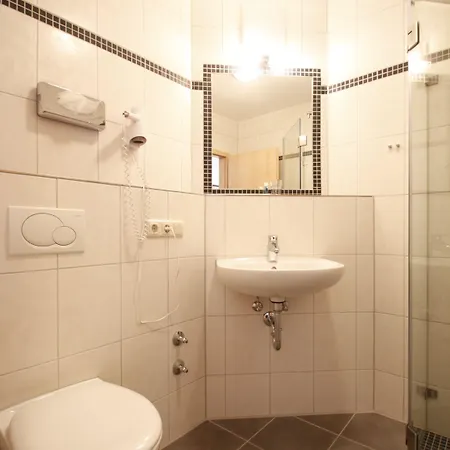 Hotel-cafe Hanfstingl Szálloda 3*